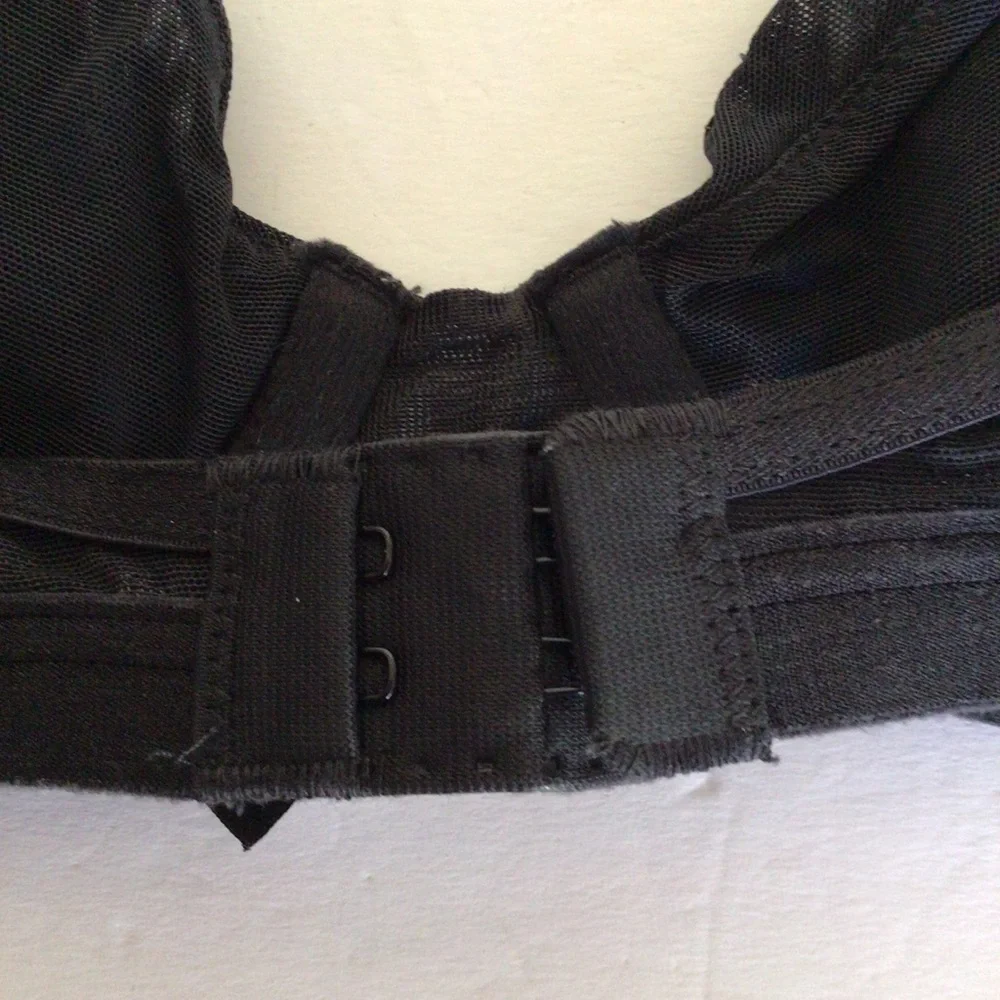 VICTORIAS SECRET BODY BY VICTORIA BLACK SEQUINED DEMI PUSH UP BRA SIZE 34A